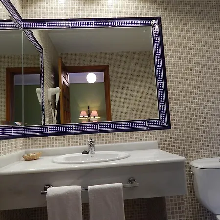 Maestre Отель *